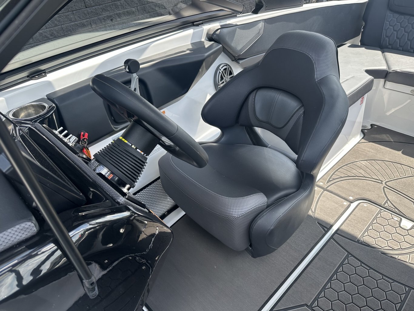 2026 SCARAB 215 LX WAKE