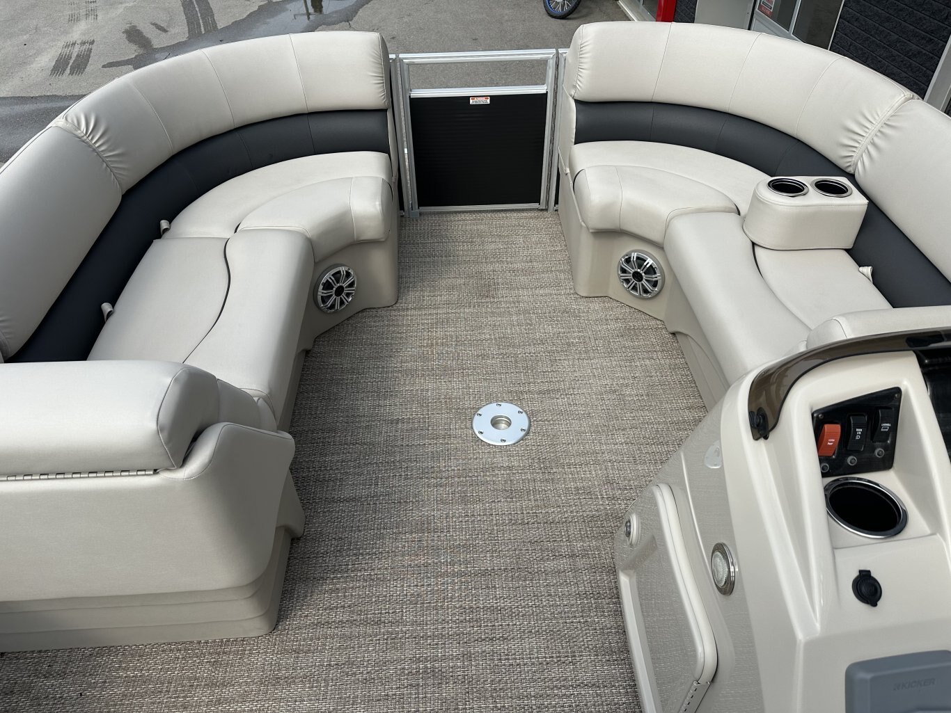 2017 BENNINGTON 22SSRX TRITOON