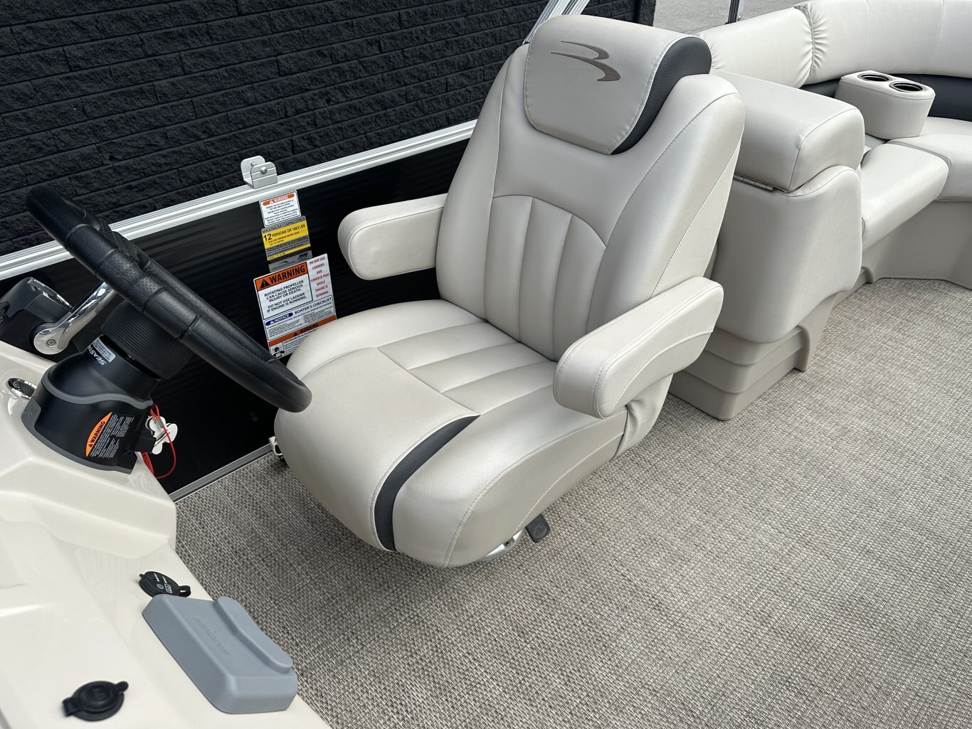 2017 BENNINGTON 22SSRX TRITOON