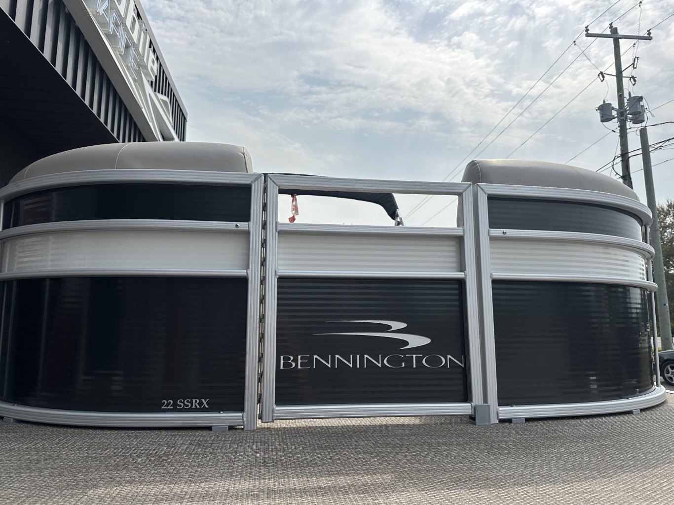 2017 BENNINGTON 22SSRX TRITOON