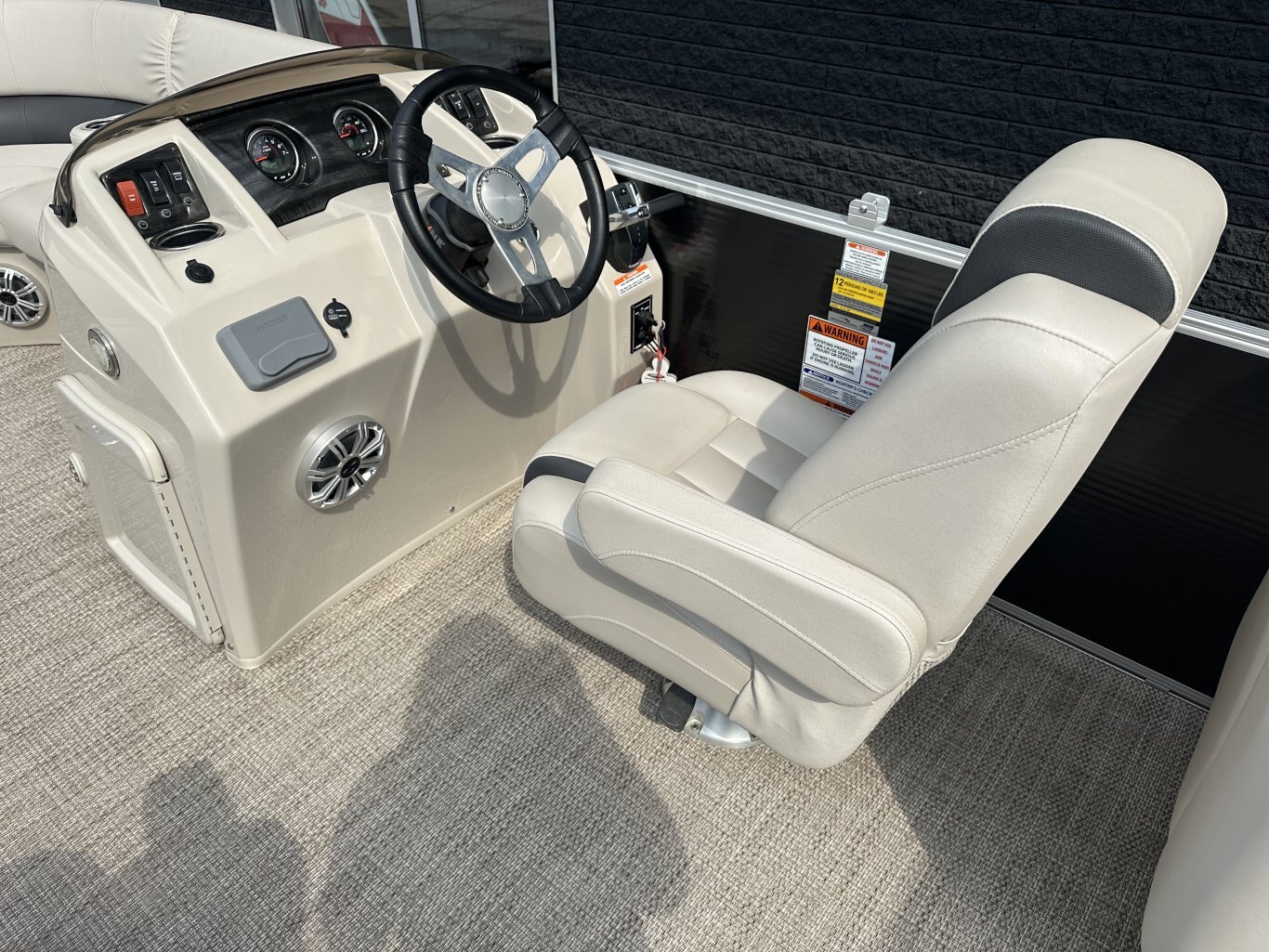 2017 BENNINGTON 22SSRX TRITOON