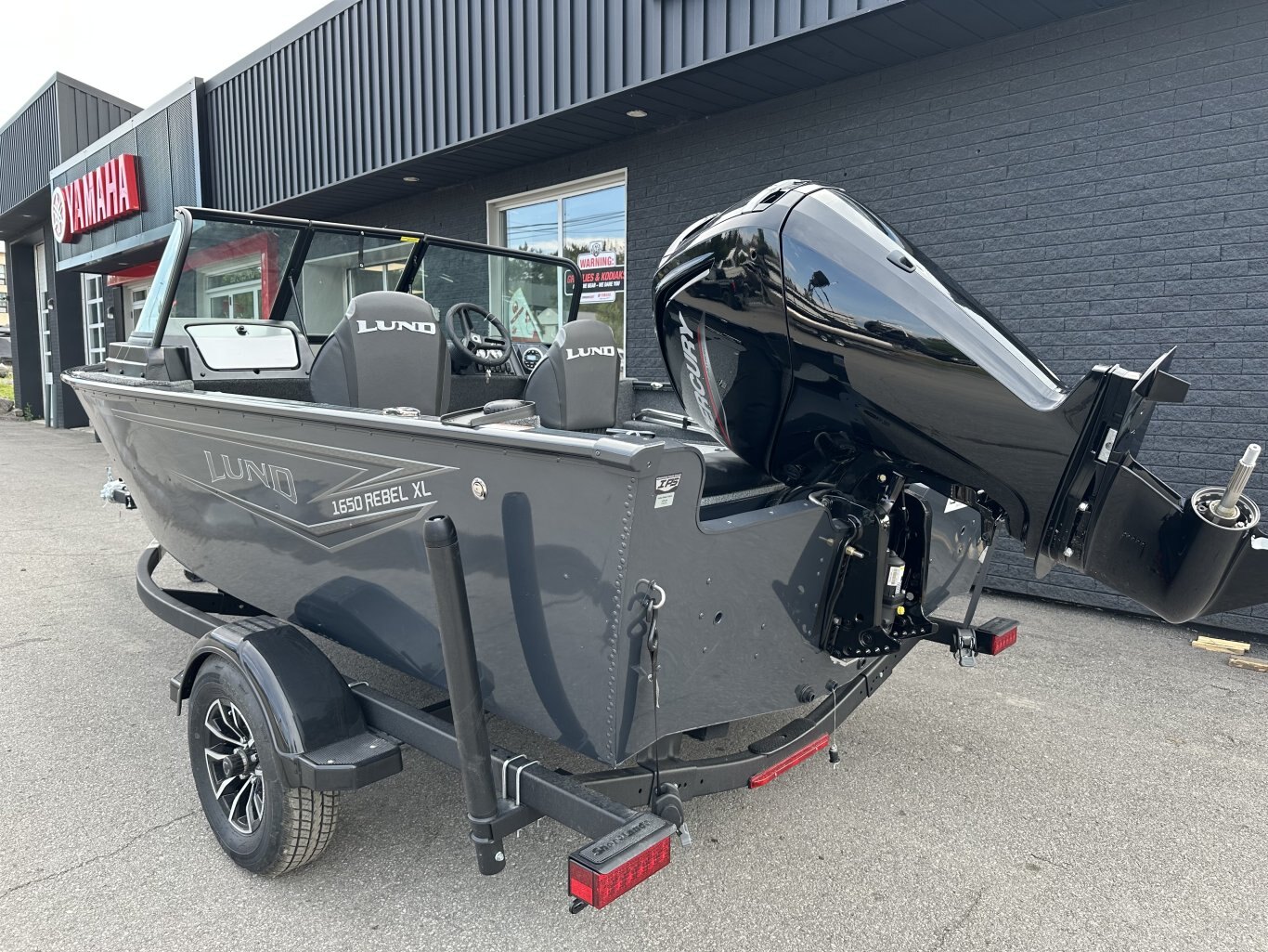 2026 LUND REBEL 1650 XL SPORT MERCURY 90ELPT