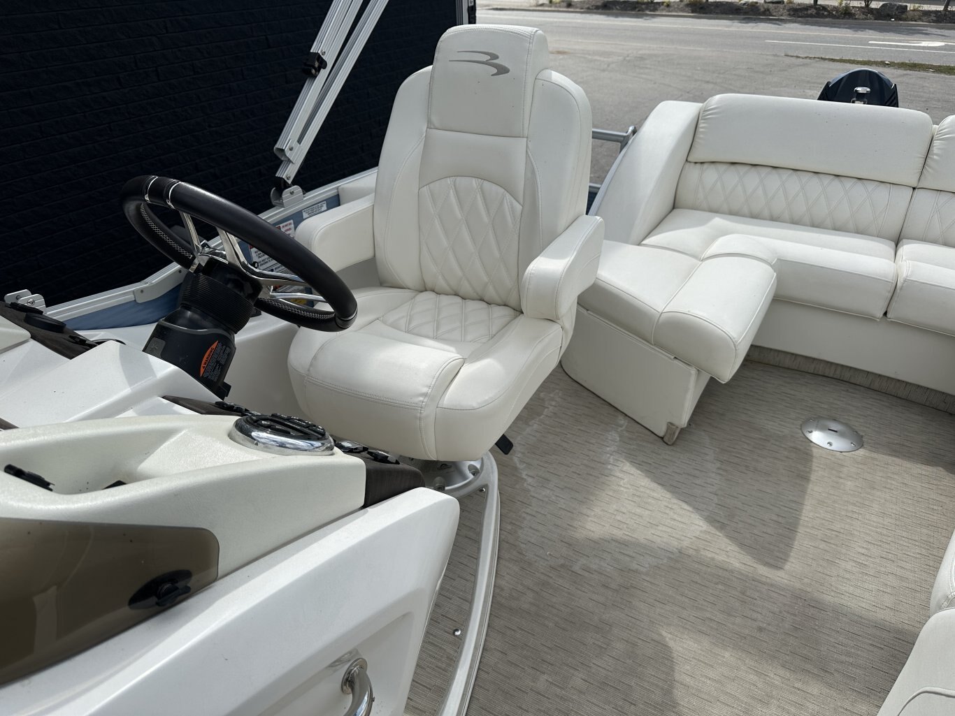 2016 BENNINGTON 2350 QCL