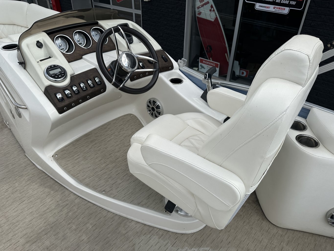 2016 BENNINGTON 2350 QCL