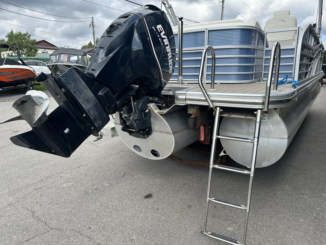 2016 BENNINGTON 2350 QCL