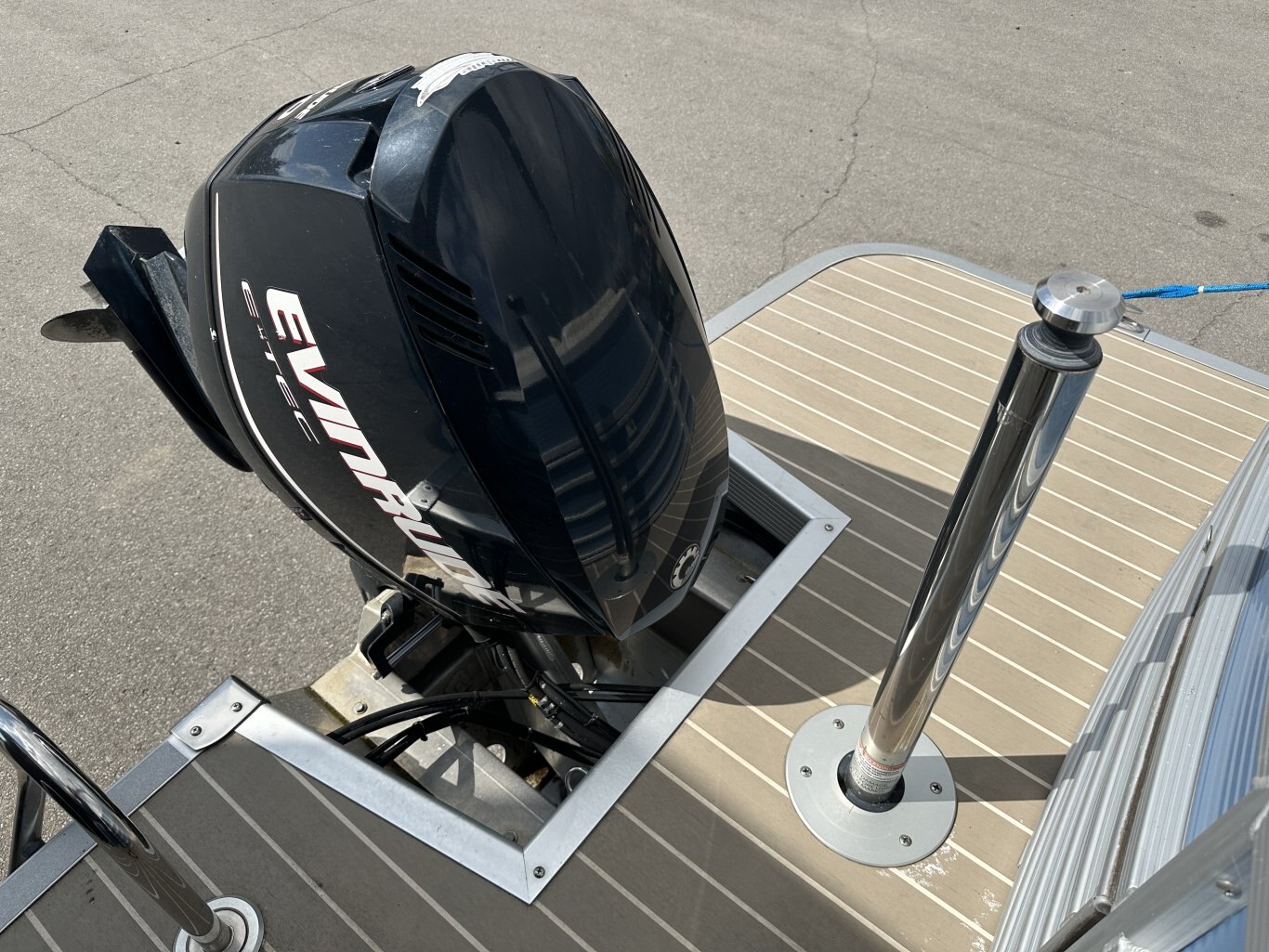 2016 BENNINGTON 2350 QCL