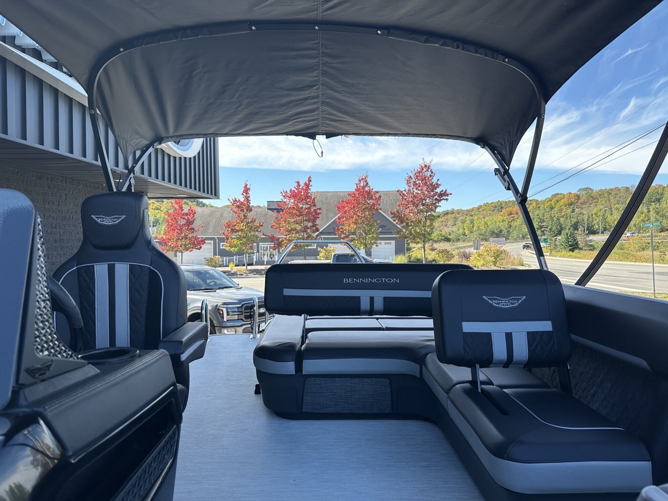 2025 BENNINGTON 22MSBSE YAMAHA VMAX SHO 175