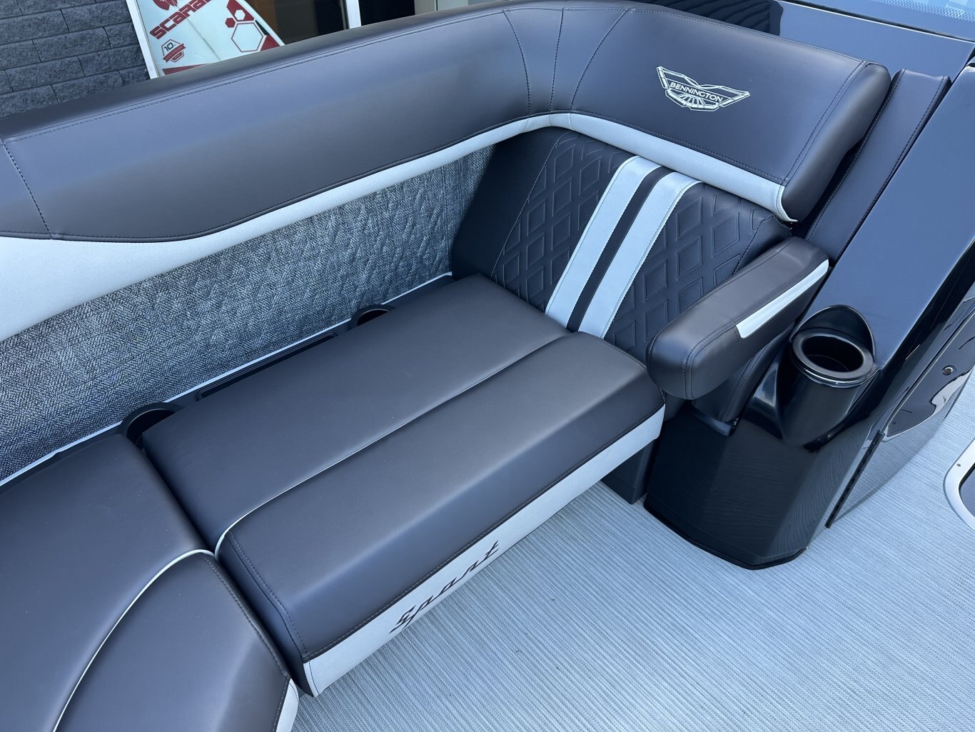 2025 BENNINGTON 22MSBSE YAMAHA VMAX SHO 175