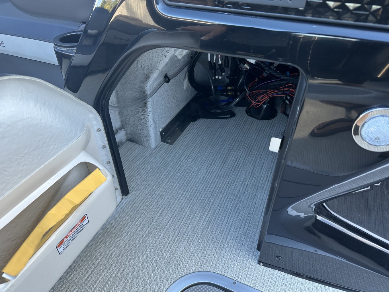 2025 BENNINGTON 22MSBSE YAMAHA VMAX SHO 175