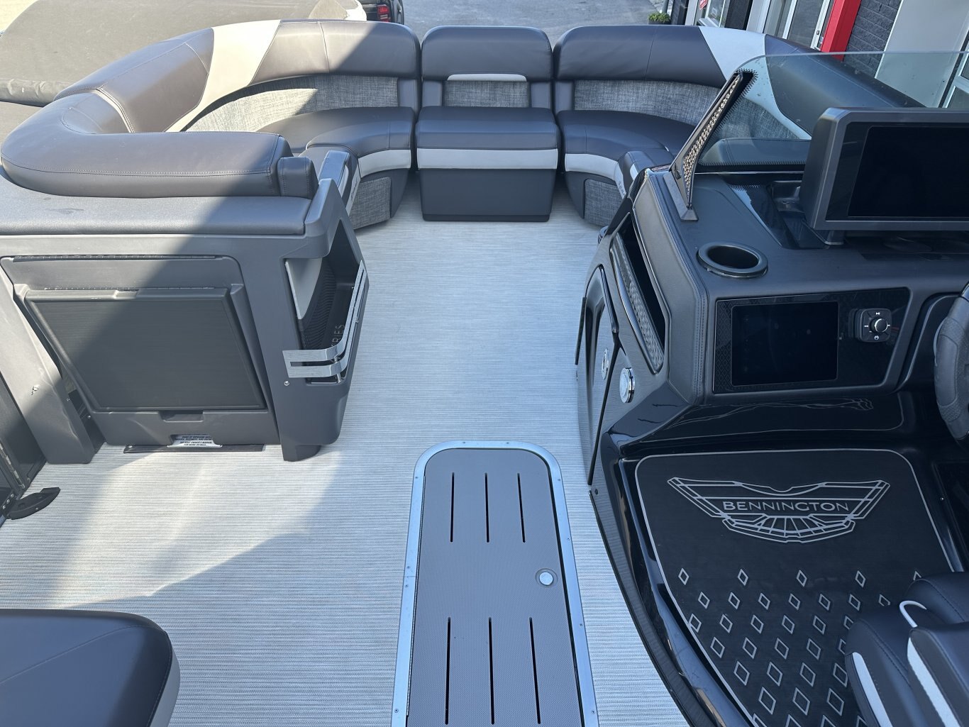 2025 BENNINGTON 22MSBSE YAMAHA VMAX SHO 175