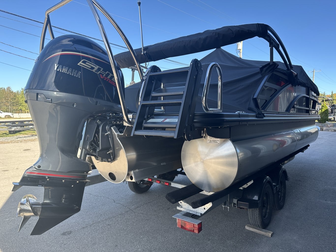 2025 BENNINGTON 22MSBSE YAMAHA VMAX SHO 175