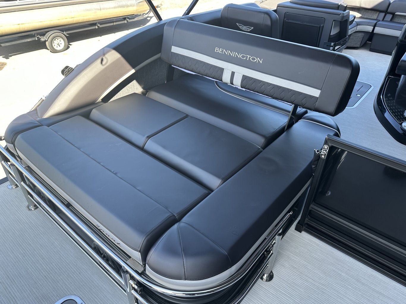 2025 BENNINGTON 22MSBSE YAMAHA VMAX SHO 175