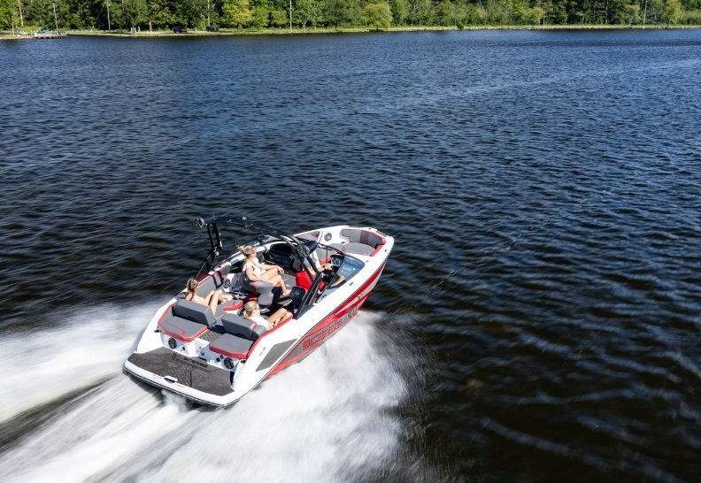 2026 Scarab 195 LX Black/Crimson Red