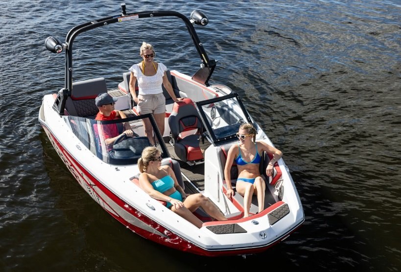 2026 Scarab 195 LX Black/Crimson Red