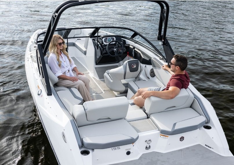 2026 Scarab 195 SE Crimson Red