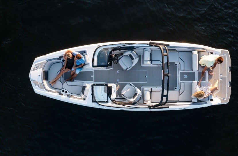 2026 Scarab 255 SE Pearl Gray