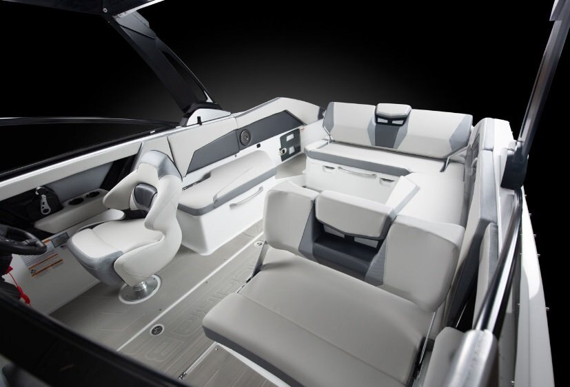 2026 Scarab 285 LX WAKE Black/Pearl Gray