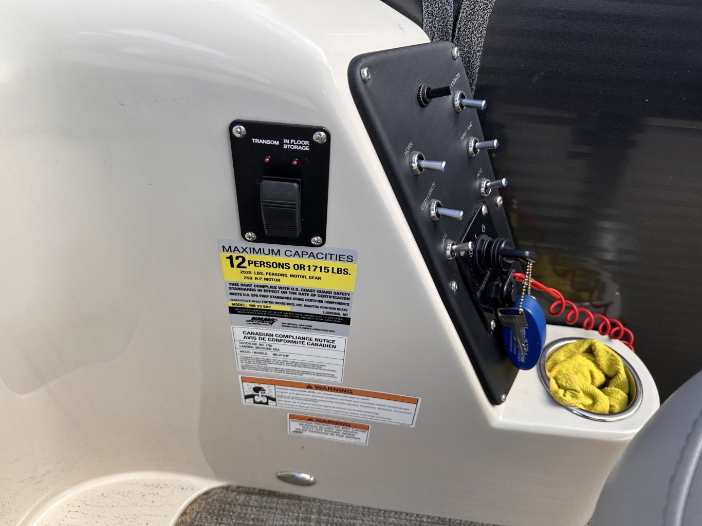 2017 MANITOU 23 OASIS