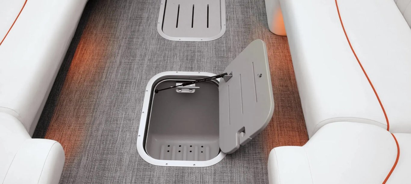 2026 Bennington LX Sport Line 24 LXS Fastback Quad Bench