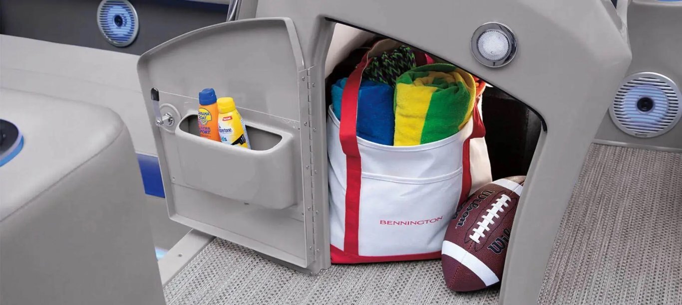 2026 Bennington L Bowrider Line 23 LT FASTBACK QUAD BENCH