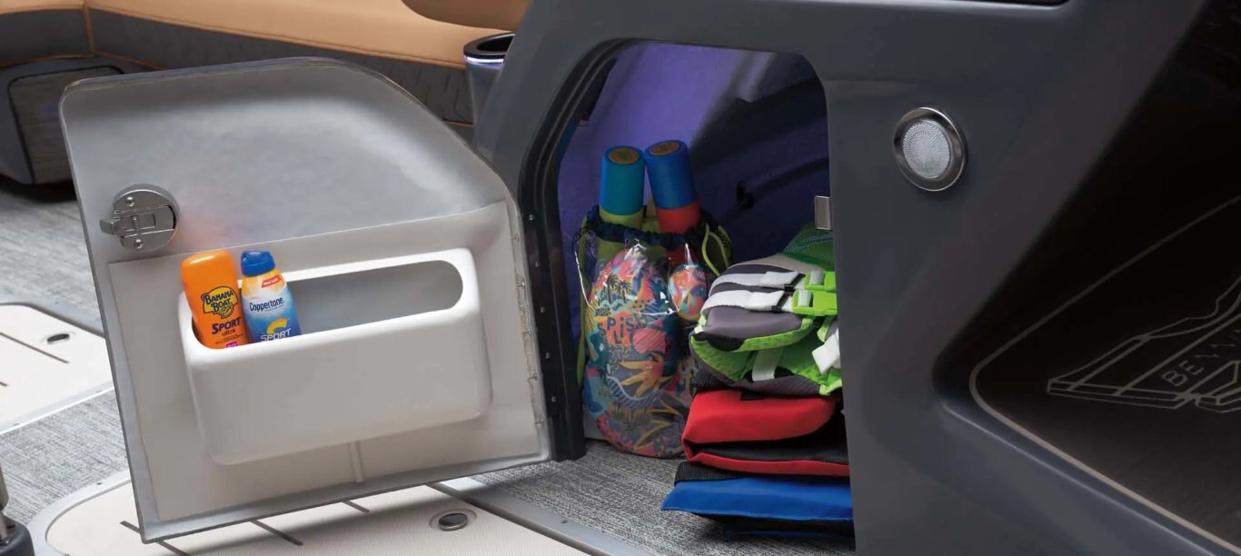 2026 Bennington M Line 24 M Sport Lounge Quad Bench