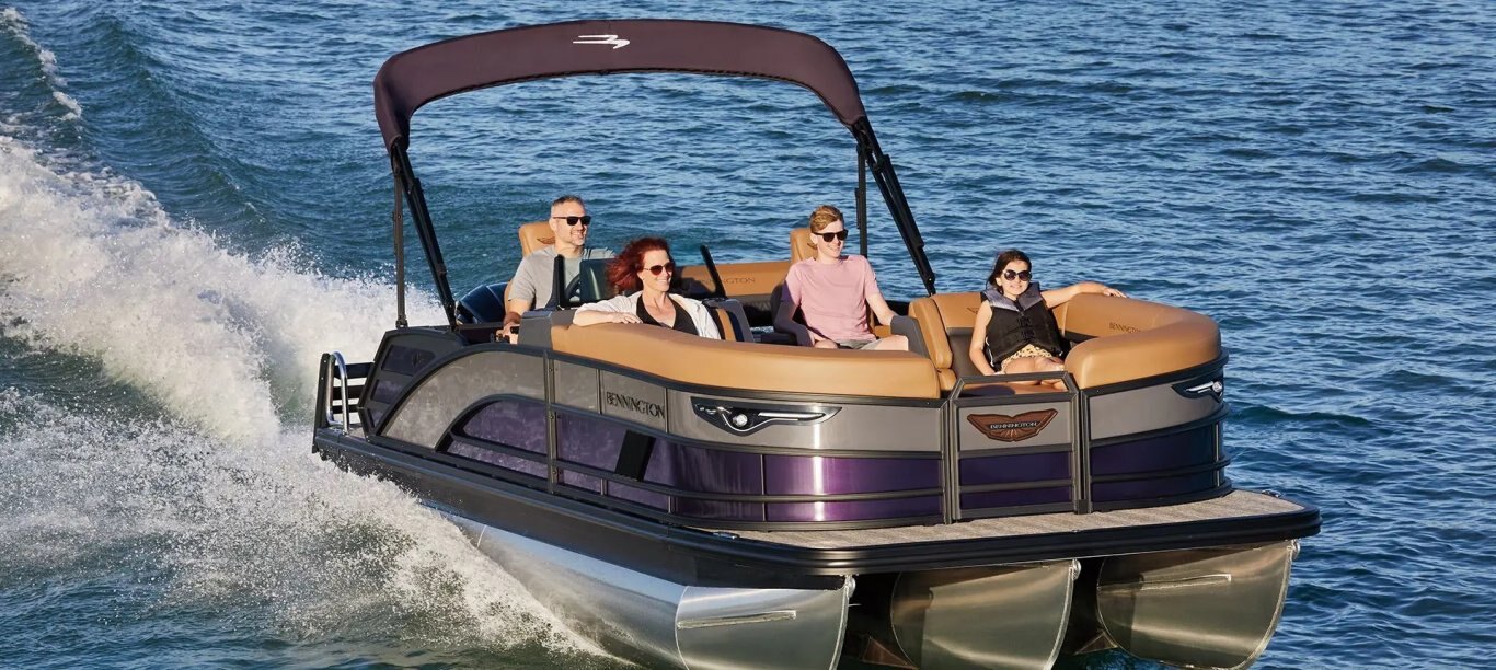 2026 Bennington M Line 26 M Open Fastback Quad Bench