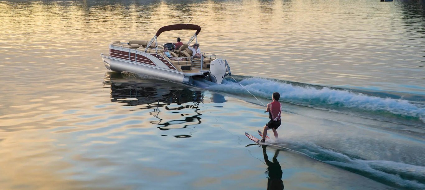 2026 Bennington R Line 30 R Stern Radius Quad Bench