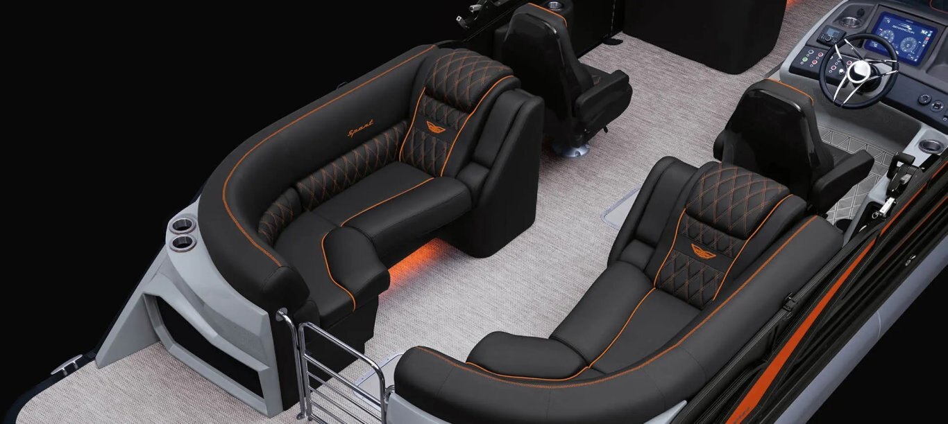 2026 Bennington R Line 28 R STERN LOUNGE