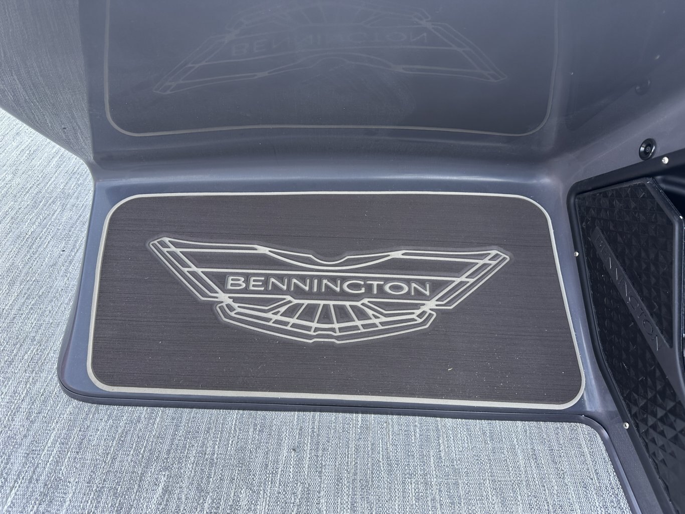 2027 Bennington 21 M CRUISE 150HP VMAX SHO