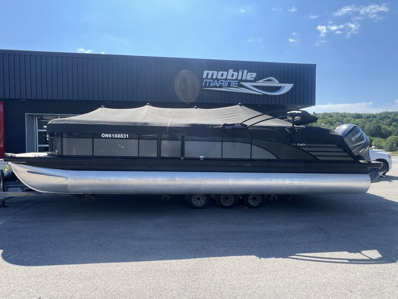 2018 BENNIGTON G25 TRI TOON 350hp Yamaha LOW HOURS