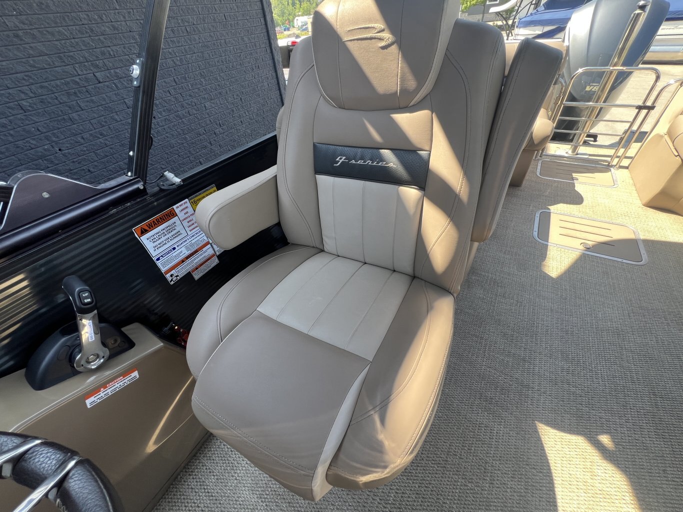 2018 BENNIGTON G25 TRI TOON 350hp Yamaha LOW HOURS