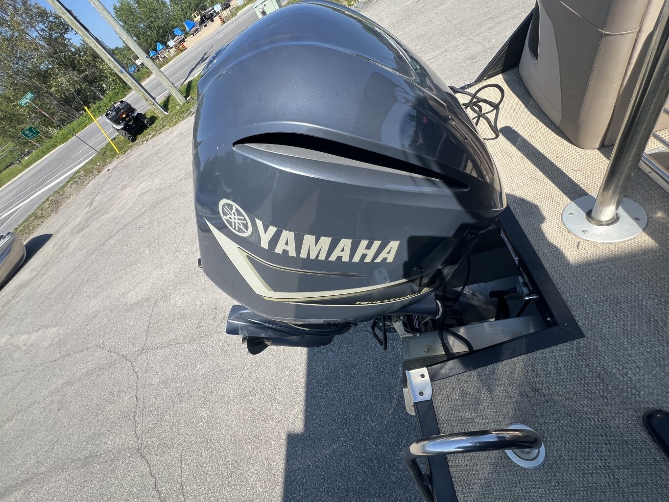 2018 BENNIGTON G25 TRI TOON 350hp Yamaha LOW HOURS