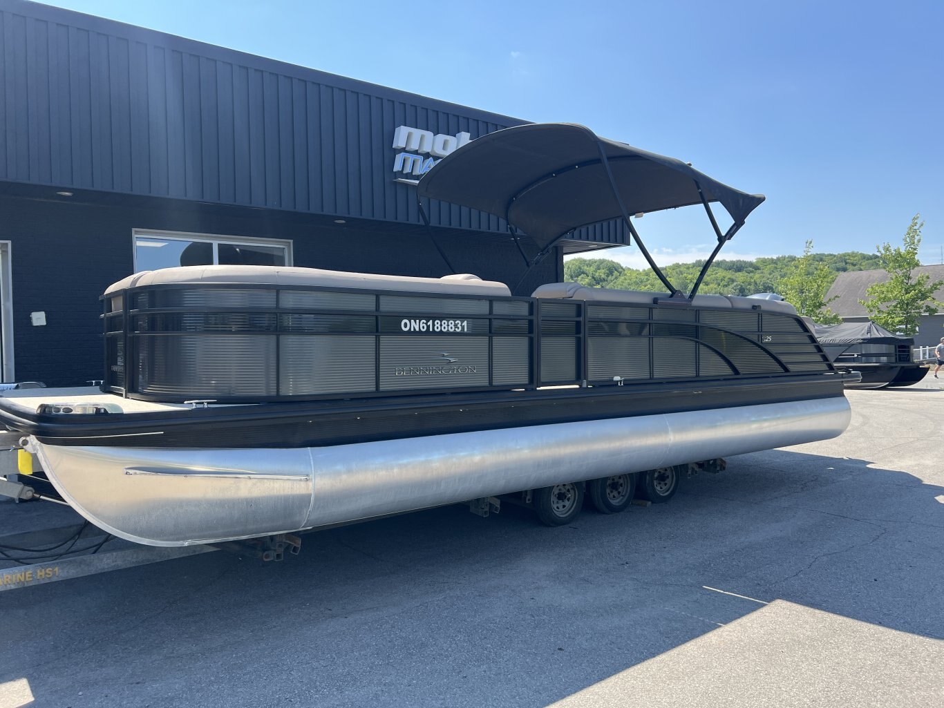 2018 BENNIGTON G25 TRI TOON 350hp Yamaha LOW HOURS