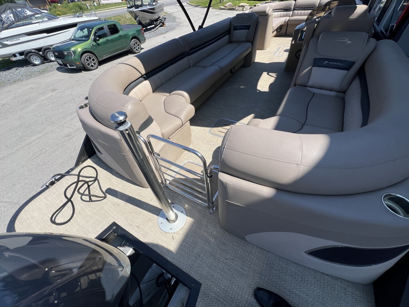 2018 BENNIGTON G25 TRI TOON 350hp Yamaha LOW HOURS