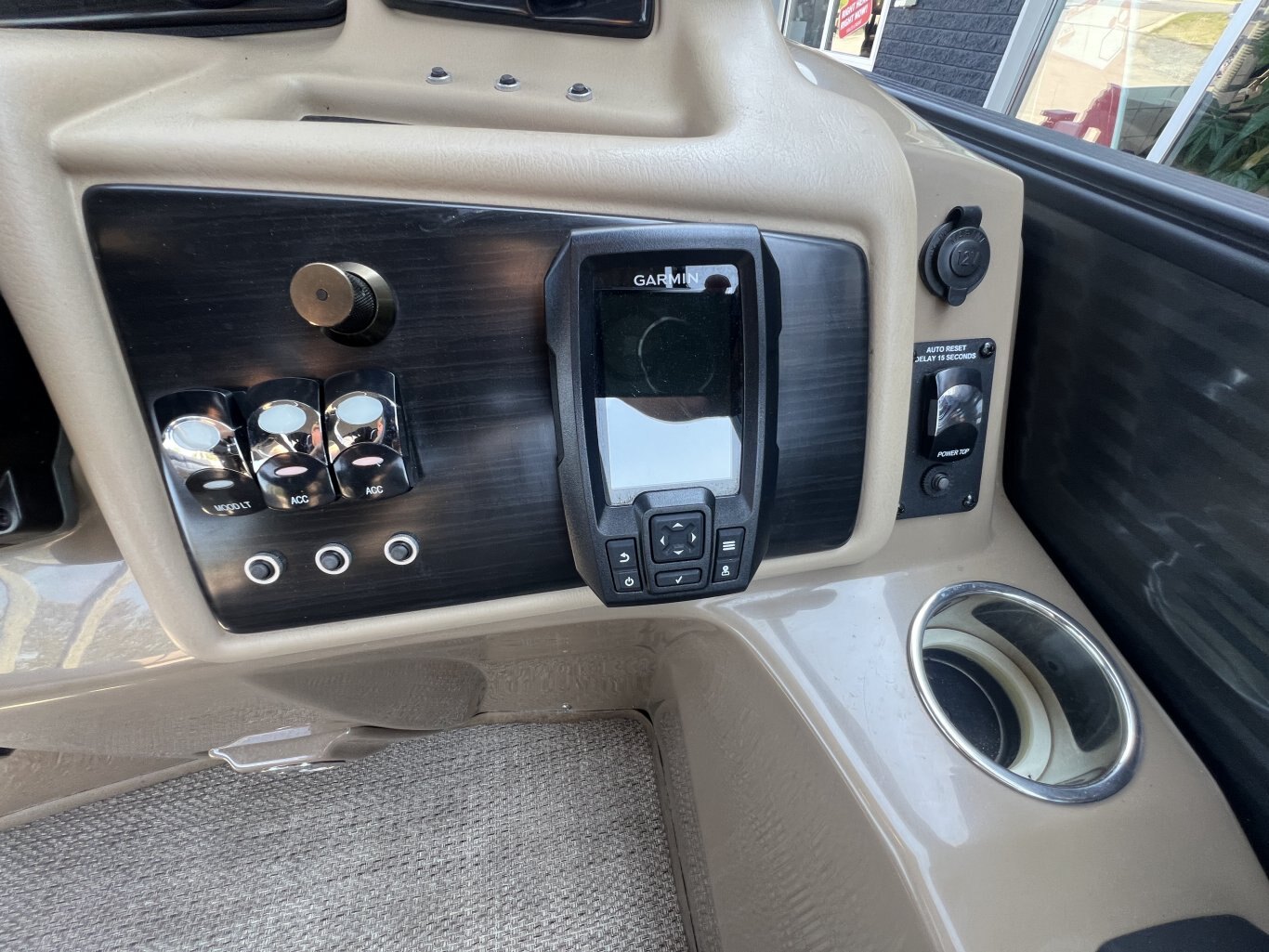2018 BENNIGTON G25 TRI TOON 350hp Yamaha LOW HOURS