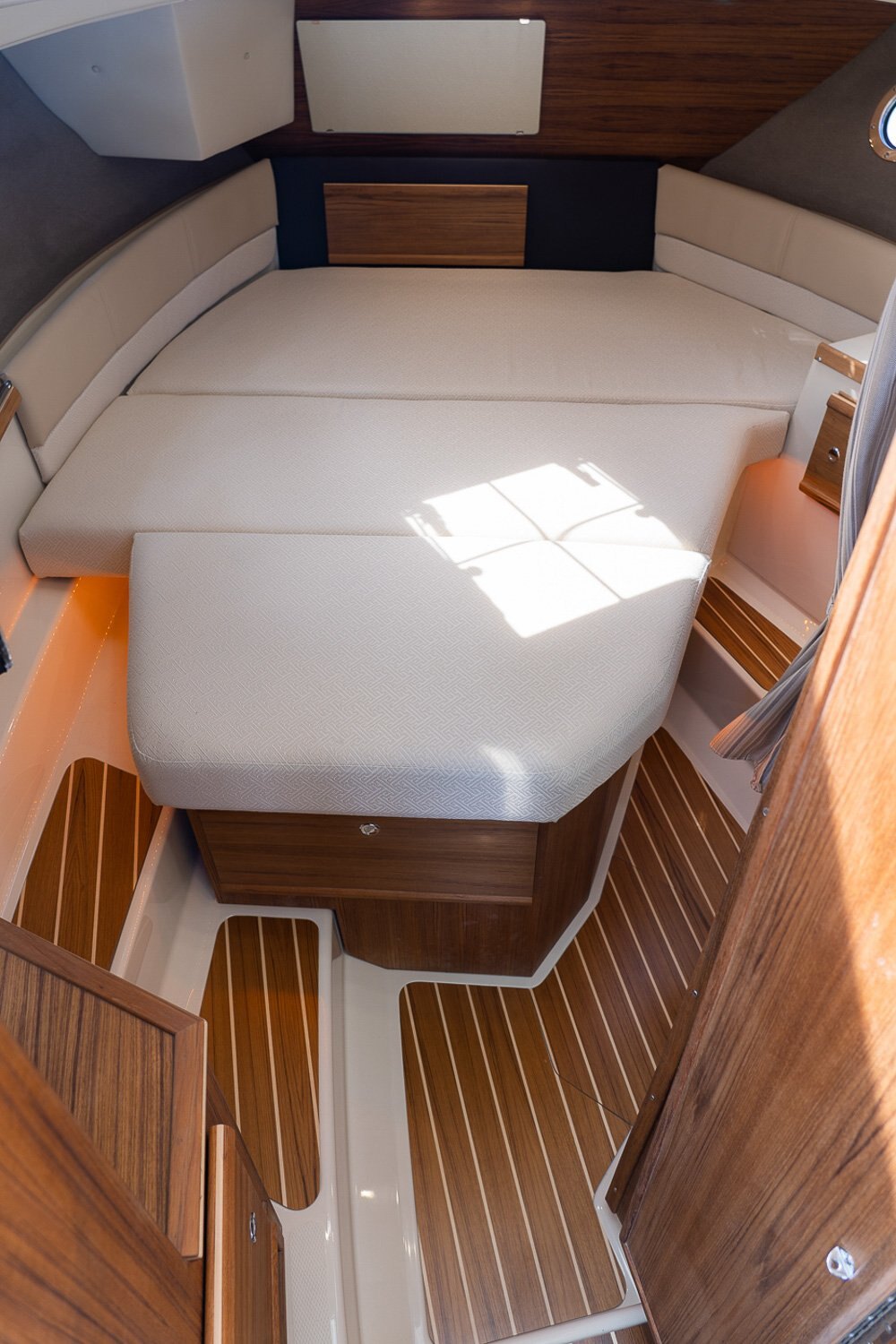 Ranger Tugs R 29 COMMAND BRIDGE