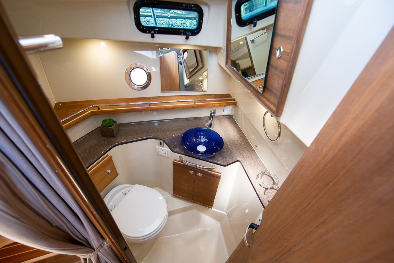 Ranger Tugs R 29 COMMAND BRIDGE