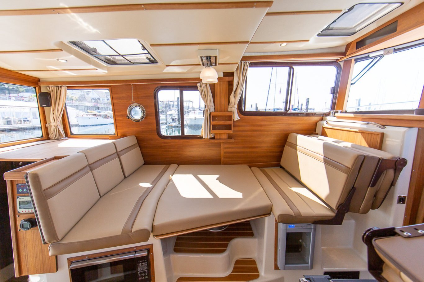 Ranger Tugs R 31 SEDAN