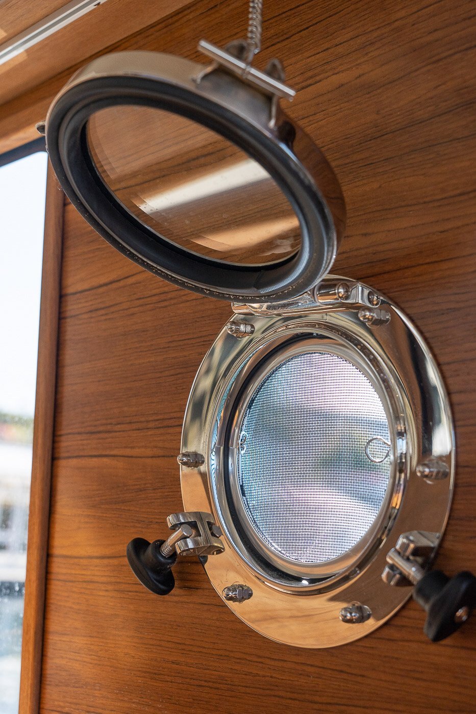 Ranger Tugs R 31 SEDAN