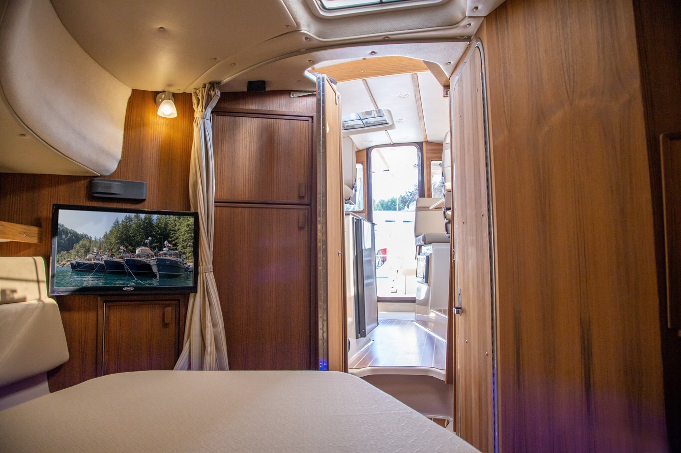 Ranger Tugs R 31 SEDAN