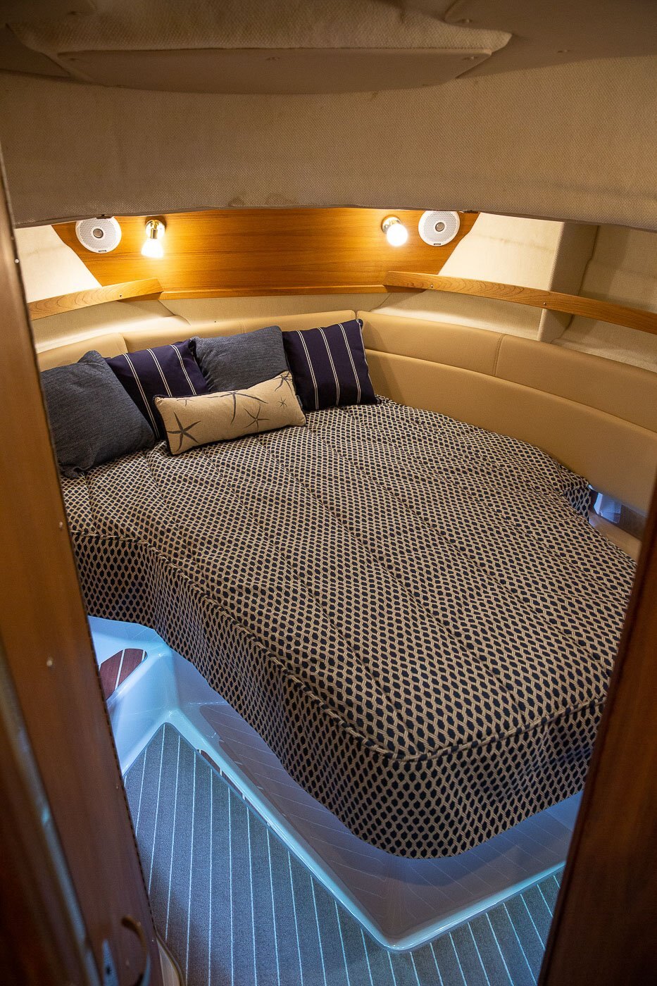 Ranger Tugs R 31 SEDAN