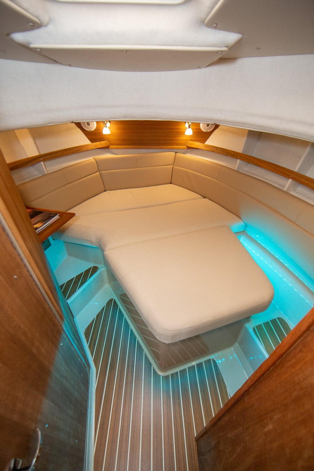 Ranger Tugs R 31 COMMAND BRIDGE