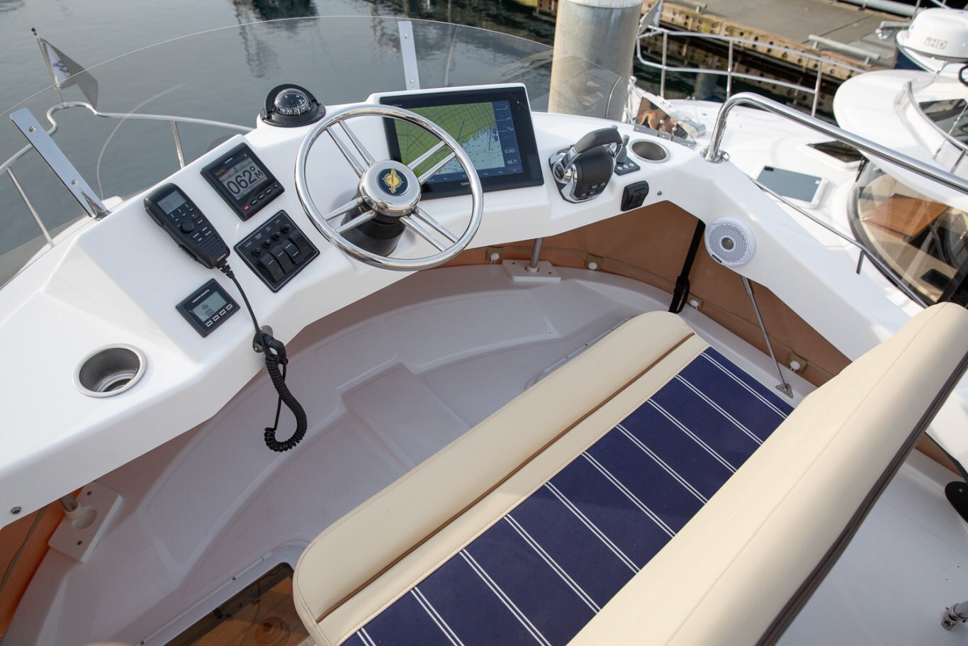 Ranger Tugs R 31 COMMAND BRIDGE