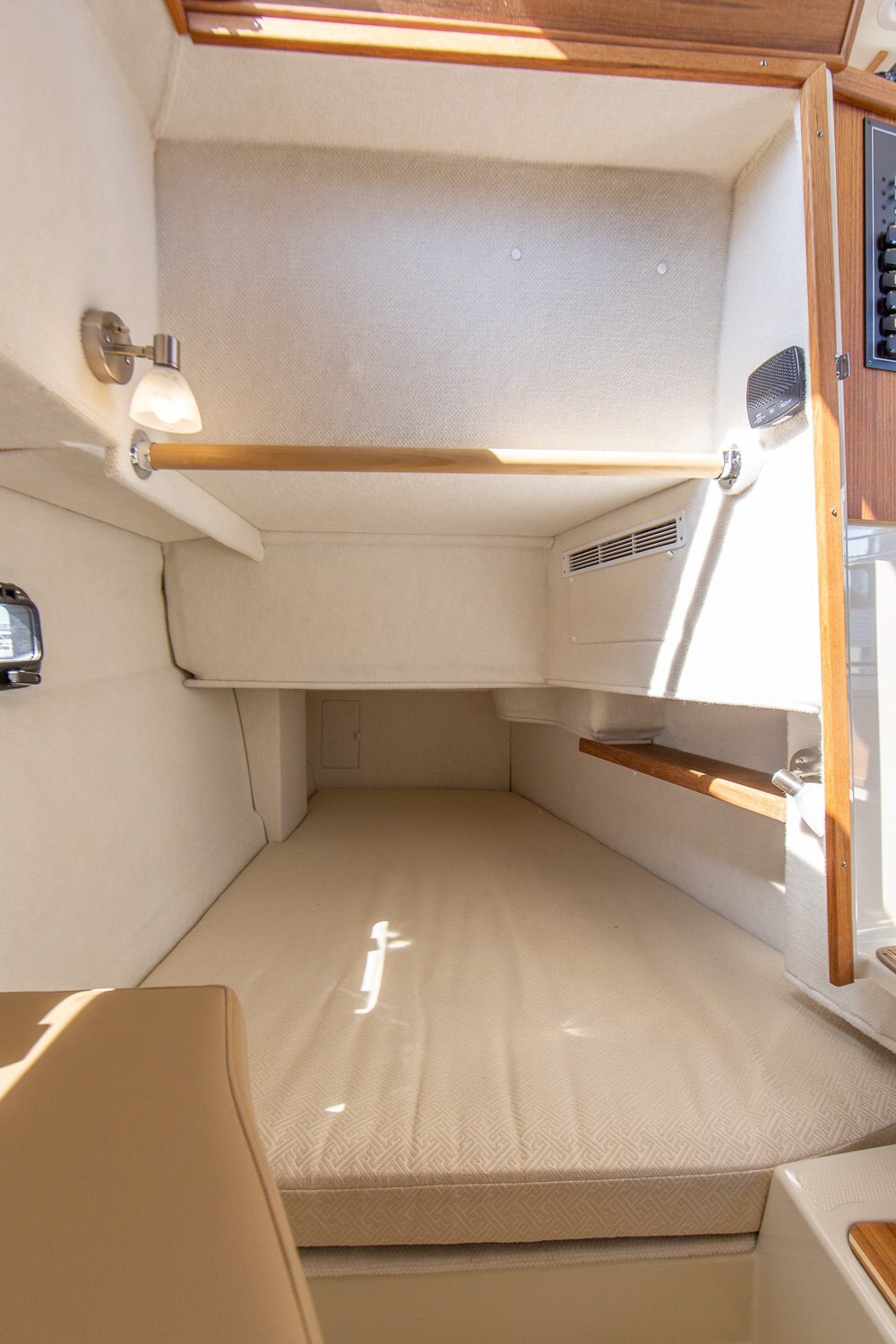 Ranger Tugs R 31 COMMAND BRIDGE