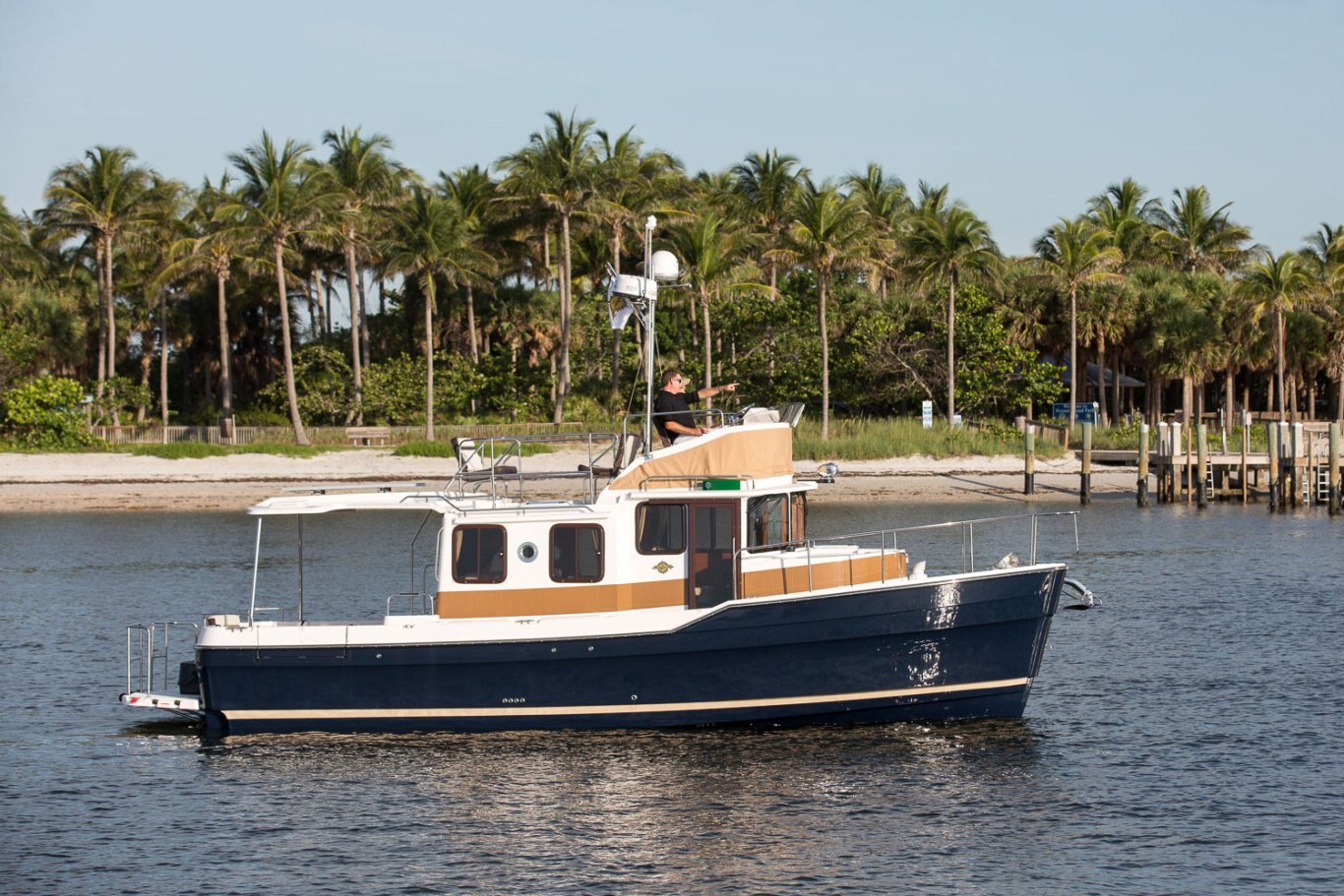 Ranger Tugs R 31 COMMAND BRIDGE