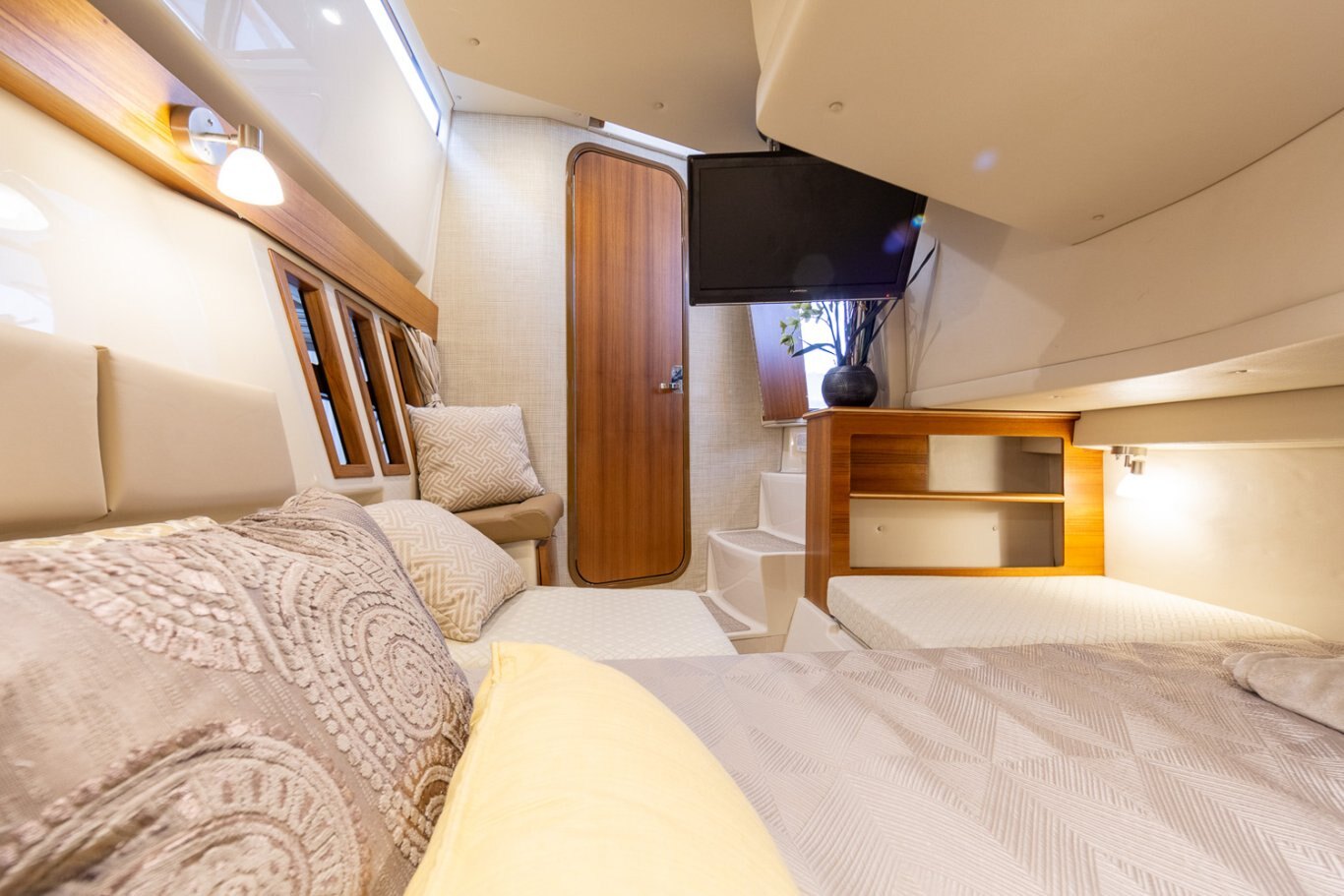 Ranger Tugs R 43 SEDAN