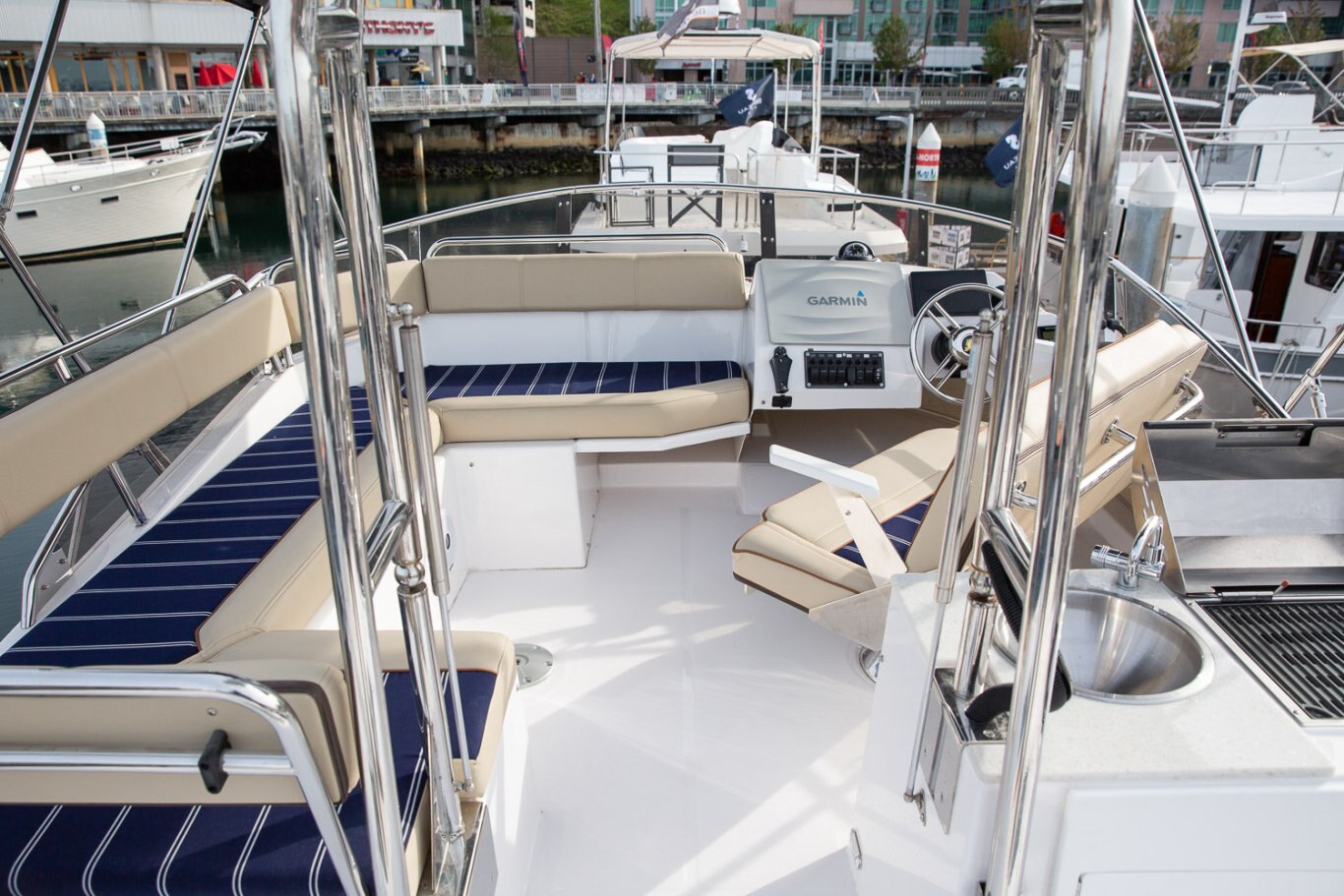 Ranger Tugs R 43 COMMAND BRIDGE