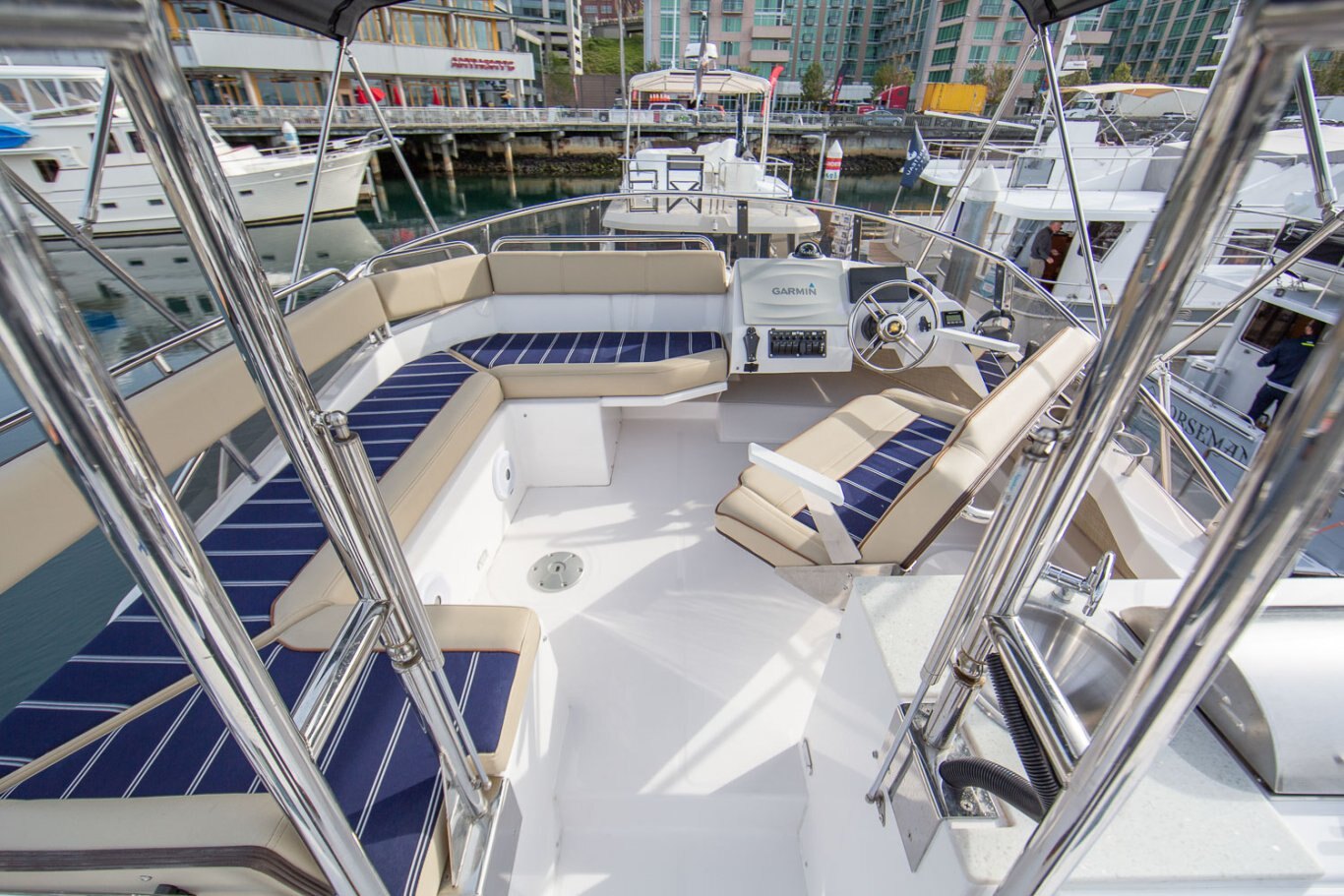 Ranger Tugs R 43 COMMAND BRIDGE