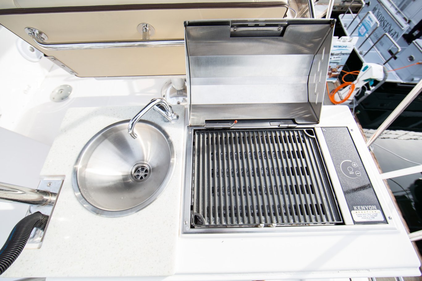 Ranger Tugs R 43 COMMAND BRIDGE