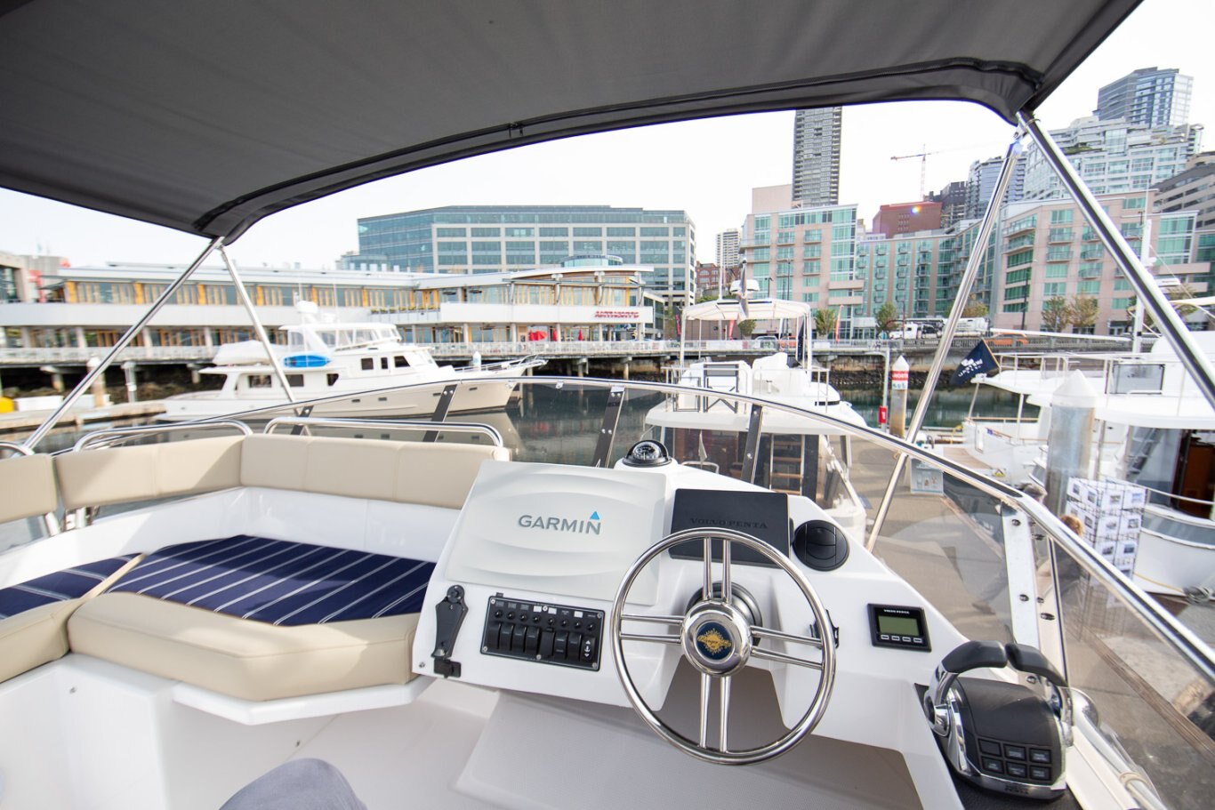 Ranger Tugs R 43 COMMAND BRIDGE